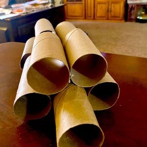 Paper paper roll.   8 short.   1long.